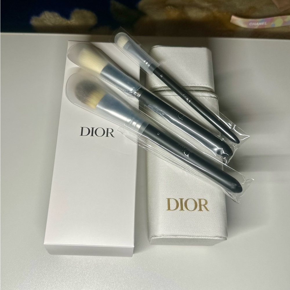 Dior Limited Edition 3 Piece Black and White Makeup Brush Set with Case NWB  GWP - Picture 2 of 15